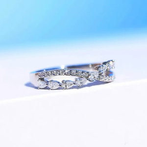 Anello con Zircone a Goccia Incrociato per Donne, Elegante e Raffinato Gioiello da Dito alla Moda - Product Image 5