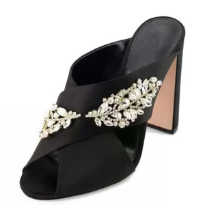 Sandales à talons hauts épais en soie à bout ouvert pour femme, grande taille 45, avec strass brillants, pour le bureau, mules à coupe large - Product Image 2