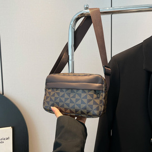 <span class=keywords><strong>Sac</strong></span> fourre-tout de luxe <span class=keywords><strong>noir</strong></span> en <span class=keywords><strong>cuir</strong></span> PU de haute qualité, très vendu, avec poignée longue, fermeture éclair, bandoulière et logo personnalisé - Product Image 4
