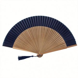 Abanico de Mano de Bambú Clásico Personalizado, Ecológico, con Nombre de los Novios Grabado, Diseño Floral Tradicional, Bolsa de Regalo para Bodas - Product Image 2