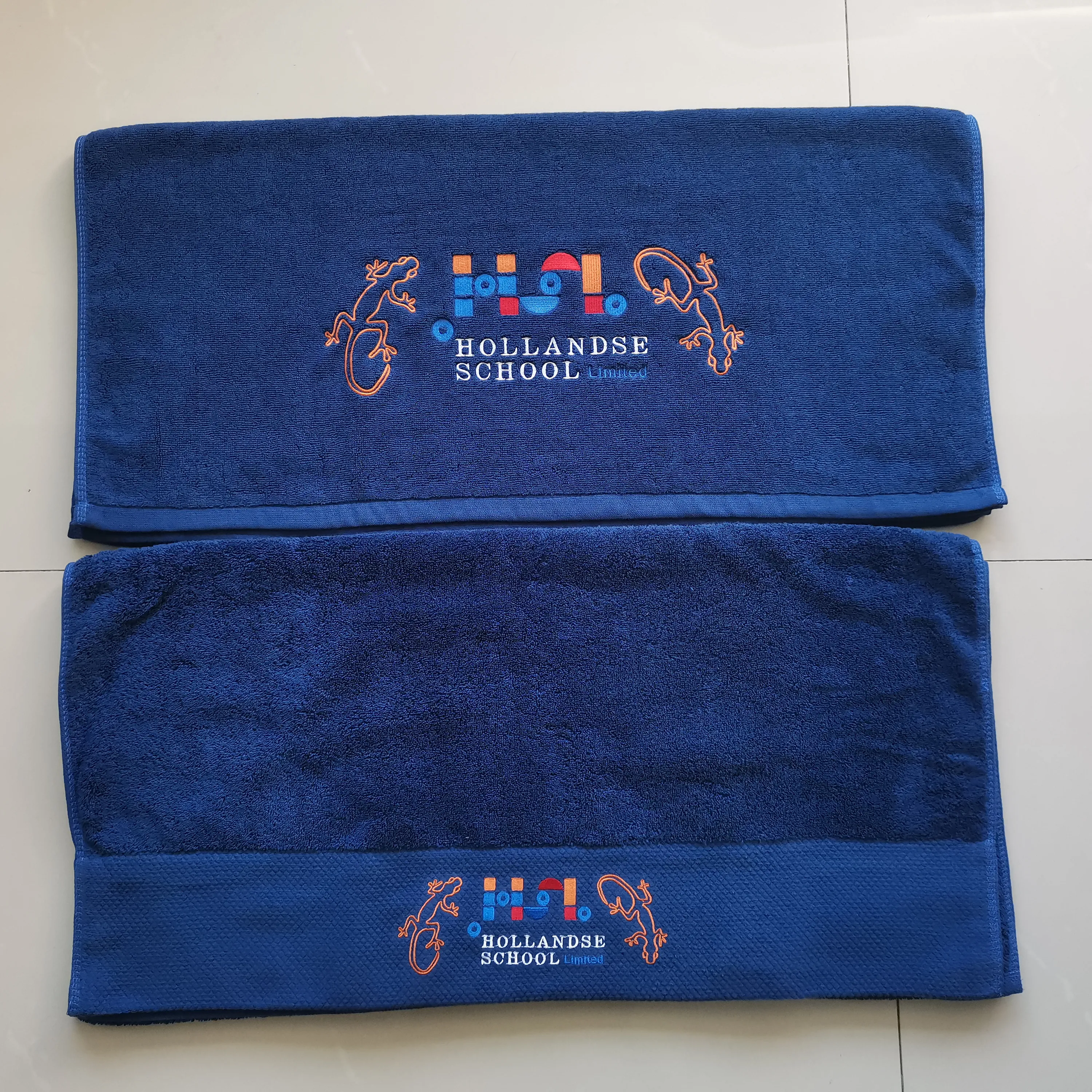 Marineblauwe Kleur Fabrieksprijs 100% Hoogwaardige Katoenen Badhanddoek Op Maat Gemaakt Persoonlijk Logo