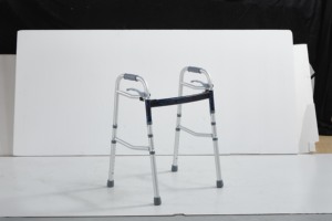 Déambulateur pliable en aluminium léger pour personnes âgées, nouveau modèle, avec deux roues avant - Product Image 3
