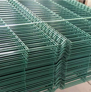 سياج زخرفي ثلاثي الأبعاد منحني مطلي بالبي في سي شبكة حماية مثلثة الانحناء للحدائق والفلل - Product Image 1