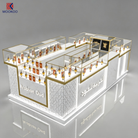 Kiosque de parfum Oud Arabe personnalisé, texture marbre, présentoir en verre avec finition dorée et logo de marque pour centre commercial