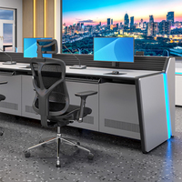 Console de production compacte pour la diffusion avec élévateur de moniteur motorisé pour les studios de podcasts et de streaming de petite taille