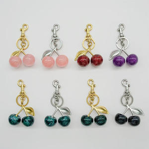 Nuevo estilo promocional creativo coche encanto pequeño regalo niñas elegantes llaveros lindo frutas acrílico cereza esmalte brillo llavero - Product Image 3