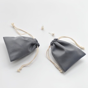 Bolsas de Algodón Gris Oscuro con Cordón - Embalaje Reciclable para Regalos y Almacenamiento con Logotipo Personalizado para Relojes - Product Image 3