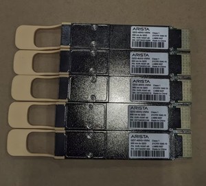 Conector Arista Qdd-400g-vsr4 Qsfp-dd Mpo-12 de 50m sobre Paralelo Om4 Mmf Ai Qdd-400g-vsr4 Ai Data - Product Image 5