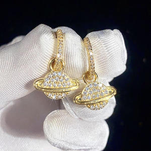 Pendientes colgantes Michael Fiedorczyk Gold Planet con incrustaciones de cristales de imitación para mujer, de lujo, para uso diario - Product Image 3