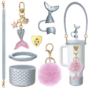 Vente en gros de stock pour ensemble de bouteilles d'eau en silicone, motif d'écailles de poisson 3D, paille, bouchon, chaîne de tasse, pompon, accessoires de sirène - Product Image 4