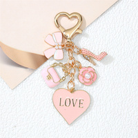 Porte-clés Cœur Rose Mignon Fait Main en Alliage de Zinc Léger et Tendance pour la Saint-Valentin, Idéal pour Femme