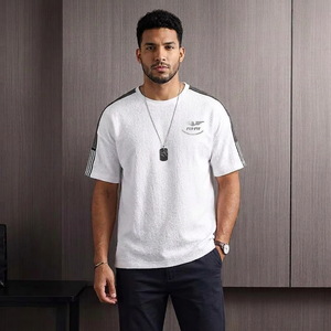 เสื้อยืดคอกลมแขนสั้นทรงโอเวอร์ไซส์สีดำสำหรับผู้ชายรุ่นใหม่ปี 2026 ยี่ห้อ High Street Eco-Friendly Fly Fit ผ้าเทอร์รี่ พิมพ์ลายโลโก้ด้านหน้า สไตล์ลำลอง - Product Image 2