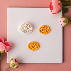 M32592 Coupe-argile Boucles d'oreilles en argile polymère Brickearth King Of Forest Animal Boucles d'oreilles Pendentif Cutter Outils faits à la main Moule en argile - Product Image 1