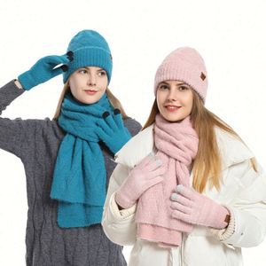Nouvel ensemble hiver 3 pièces pour femme : bonnet tricoté, écharpe polaire épaisse et gants de protection auditive - Product Image 1