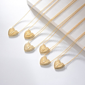 Peishang mujeres 925 plata esterlina oro alfabeto letras inicial 26 letra G V B M Cruz forma de corazón circón colgante collar - Product Image 3