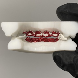 Buchstaben-Gravur Rot-Weiß Emaille Hip-Hop 925 Silber Grillz Phonk Zahnschmuck Maßgefertigte Y2K Zahn-Grillz - Product Image 4