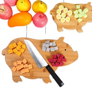 Tabla de cortar de bambú con forma de cerdo de 39x24x1.5 cm para servir y cortar alimentos en la cocina - Product Image 2