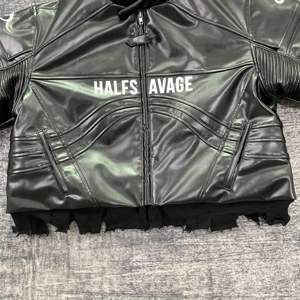 جاكيت رجالي من DENIMGUYS بتصميم كلاسيكي عالي الجودة مقاوم للرياح ودافئ مع طباعة شعار على الجاكيتات والمعاطف الجلدية - Product Image 4