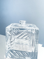 Soporte OEM/ODM para Botellas de Perfume para Coche con Pulverizador, Botella de Perfume Cuadrada de Nicho, Botella de Perfume de Vidrio Esmerilado Texturizado