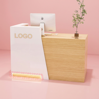 Comptoir de bar en bois de luxe moderne, petit bureau d'accueil pour les espaces commerciaux - pour les magasins de vêtements, les salons de beauté, les bureaux d'accueil