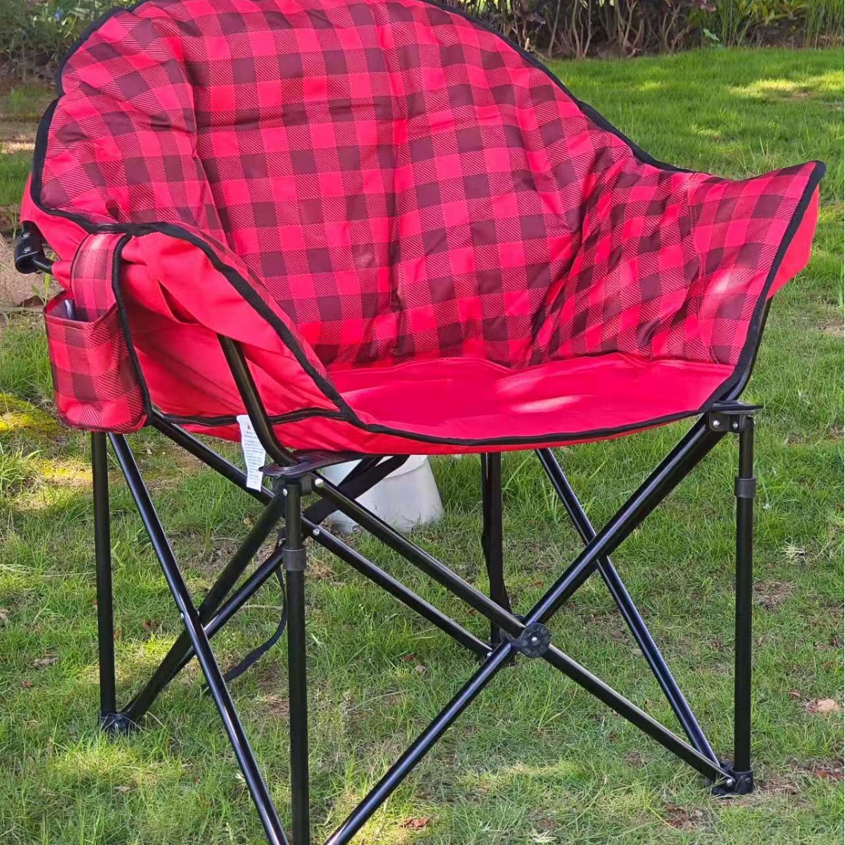 Fauteuil surdimensionné à carreaux rouges