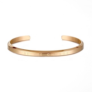 Bracciale <span class=keywords><strong>da</strong></span> <span class=keywords><strong>Donna</strong></span> Ispirato ai Designer, Gioielli all'Ingrosso con Logo Personalizzato Inciso 'Be the Change', in Acciaio Inox Placcato Oro 18K - Product Image 2
