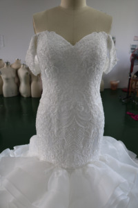 Vestido de Novia de Lujo 2022 con Hombros Descubiertos, Escote Corazón, Apliques de Encaje con Pedrería, Vestido de Novia de Sirena con Capas - Product Image 3