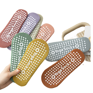 Chaussettes de yoga à cheville extensible, sans couture et respirantes avec grip intégral sur la semelle, idéales pour le Pilates, la <span class=keywords><strong>barre</strong></span> et la danse pour femmes - Product Image 1