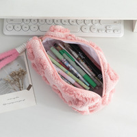 Ins Portable Carré Toilette Sac De Rangement Dragonne Grande Fermeture Éclair Fluffy Oreiller Cosmétique Pochette Doux Amour Conception En Gros