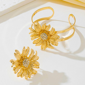 Ensemble de bijoux de bague de bracelet réglable ouvert de fleur de diamant à la mode et exagéré pour femmes - Product Image 6