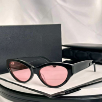 Lunettes de soleil unisexes à monture carrée rouge avec verres dégradés anti-reflets et protection UV400 pour les activités de plein air et les voyages
