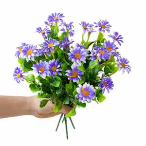 Ramo Artificial Pastoral 7 Tenedor Pequeña Margarita Planta de agua de plástico Ingeniería del hogar Valla al aire libre Flor ornamental al por mayor - Product Image 3