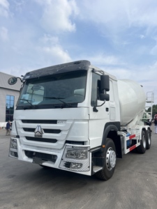 Camion malaxeur à béton SINOTRUK HOWO 6x4 LHD 2025, 12 m³, Euro 2, pneus neufs, intérieur remis à neuf, châssis neuf, camion neuf - Product Image 2