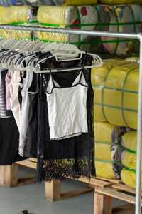 SH05 Ropa de Mujer de Moda de Verano, Lote Mixto al por Mayor, Vestidos Sexys, <span class=keywords><strong>Shorts</strong></span>, Jeans, con Tirantes Finos, Ropa Usada de Alta Calidad y Cómoda - Product Image 4