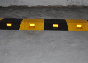 นำโรงจอดรถบนถนนสำหรับการลดความเร็วยางชนที่จะขาย - Product Image 3