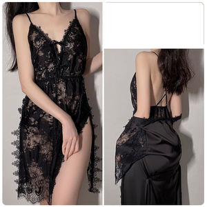 Lencería Sexy de Alta Calidad, Pijama Rojo con Encaje Floral y Escote Profundo en V - Product Image 3