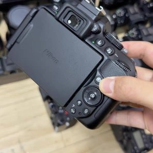 Cámara Digital <span class=keywords><strong>Nikon</strong></span> <span class=keywords><strong>D5300</strong></span> + Lente con Zoom VR de 18-105 mm, Diseño Compacto, Video Full HD para Principiantes y Fotografía al Aire Libre - Product Image 5