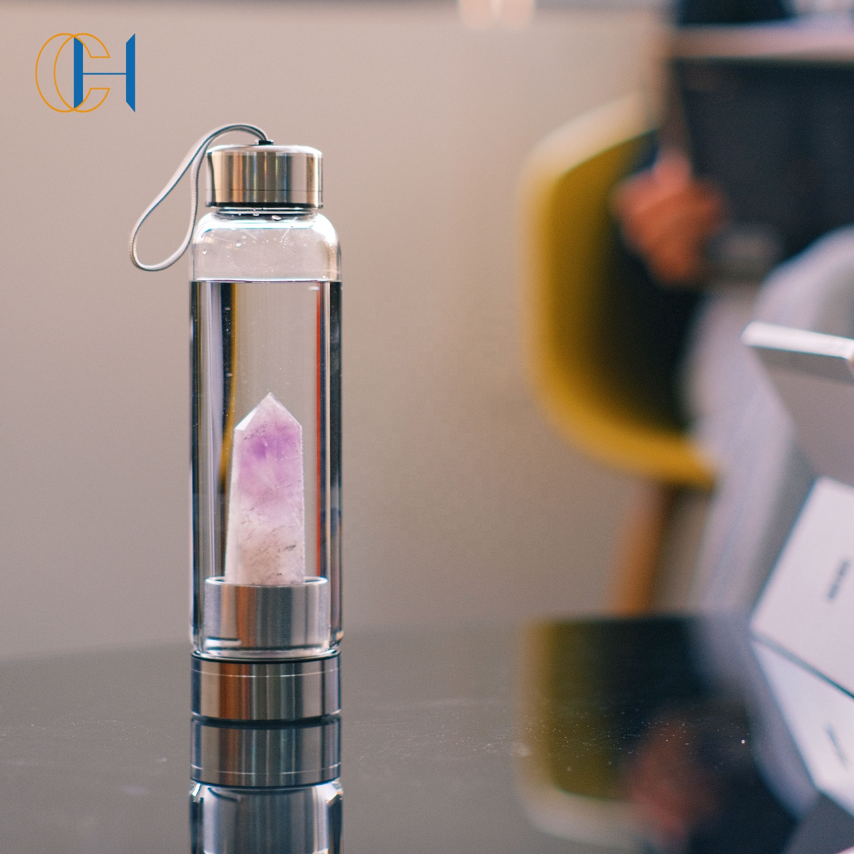 Бутылка для воды из драгоценных камней с кварцевым кристаллом
