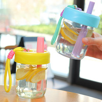 Bouteille d'eau portable en plastique pour étudiant, avec logo personnalisé, 500 ml, nouveau design minimaliste, avec paille et corde de transport