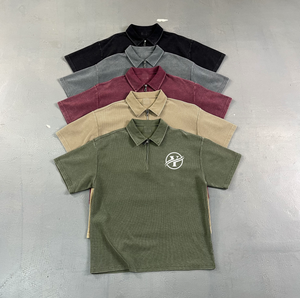 قميص بولو رجالي عالي الجودة بأكمام قصيرة بتصميم عتيق من نسيج الوافل المغسول بالحمض بسحاب ربعي 325G للارتداء الصيفي - Product Image 1