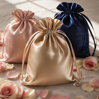 Vente en gros de pochettes en satin personnalisées avec logo de luxe, sacs cadeaux en soie pour bijoux