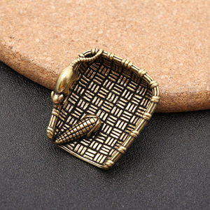 Porte-clés pendentif en laiton avec motif Fu et cinq grains, style rétro, accessoire pour voiture ou sac - Product Image 3