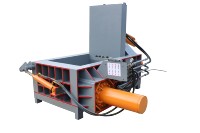 Machine automatique de compactage horizontal hydraulique motorisée pour la gestion des déchets de véhicules