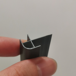 Striscia <span class=keywords><strong>di</strong></span> bordatura Dado sottile 8mm all'ingrosso rotondo angolo esterno in lega <span class=keywords><strong>di</strong></span> alluminio bordatura in metallo striscia <span class=keywords><strong>di</strong></span> <span class=keywords><strong>legno</strong></span> rivestimento H-line pannelli <span class=keywords><strong>di</strong></span> parete a carbone - Product Image 4