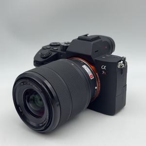 Appareil photo hybride professionnel <span class=keywords><strong>Sony</strong></span> <span class=keywords><strong>A7R</strong></span> III d'occasion avec objectif 28-70, appareil photo plein format d'occasion pour le vlogging, sortie haute définition 4K - Product Image 1