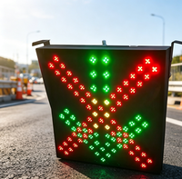 Feu de signalisation routière LED à haute luminosité 600 mm, croix rouge et flèche verte, pour la sécurité routière et le contrôle des voies, vente en gros