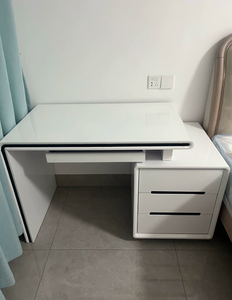 Scrivania Moderna per Computer con Cassetti, Scrivania Bianca per Ufficio e Studio, Tavolo con Armadietto Portaoggetti per Camera da Letto e Studenti - Product Image 6