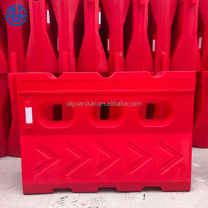 Barriera di plastica per Go-kart per la sicurezza stradale con riempimento di acqua bianca rossa in Rotomolding HDPE - Product Image 3