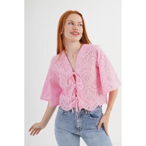 Tops Cortos Rosas al por Mayor para Mujer con Amarre Frontal y Detalle de Abertura - Product Image 4