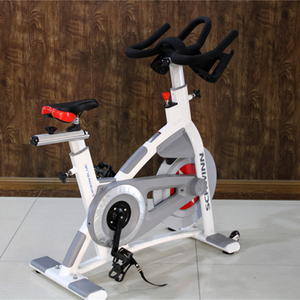 Equipo de gimnasio interior <span class=keywords><strong>gigante</strong></span> volante gira <span class=keywords><strong>bicicleta</strong></span> cuerpo ajuste bicicletas girando - Product Image 4